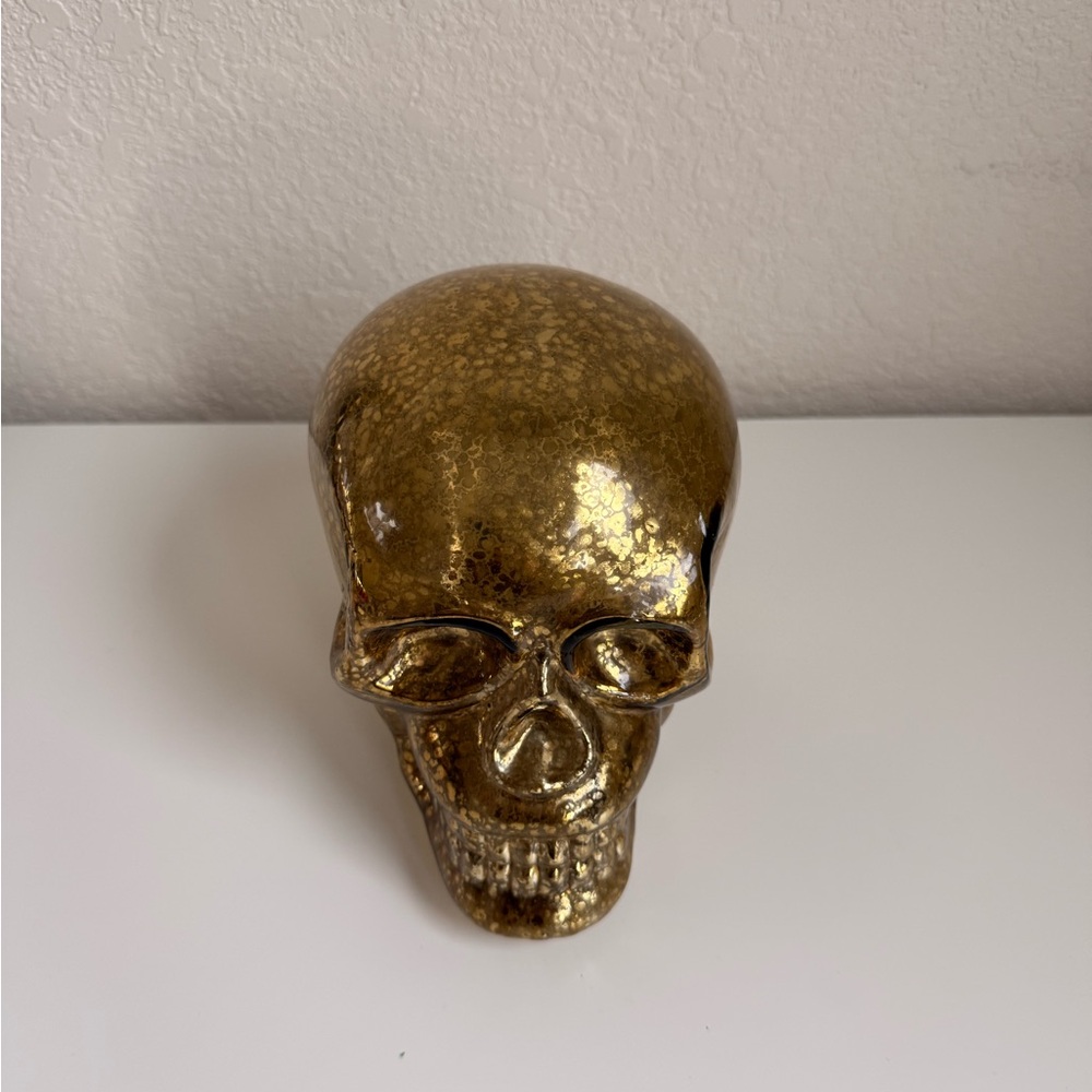 Metallic gold glass skull decor - Picture 7 of 9